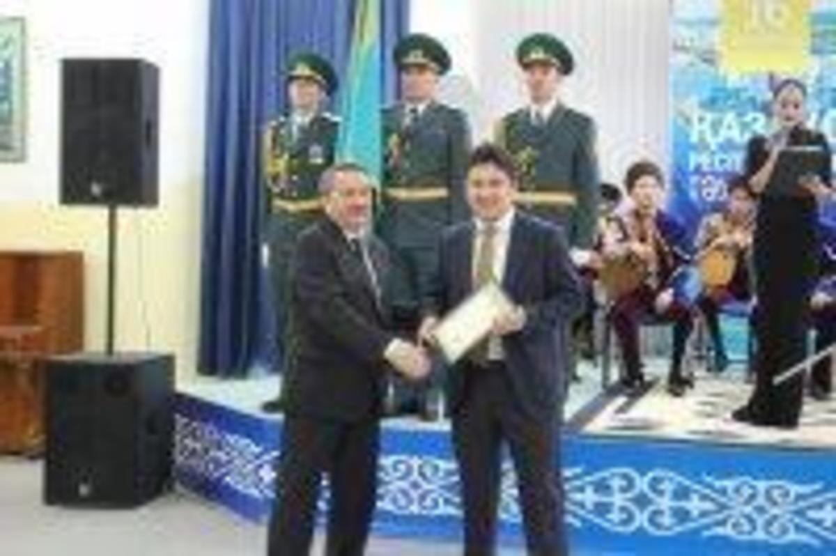 В актовом зале школы-гимназии №148 прошло торжественное собрание, посвященное 25-летию Независимости Республики Казахстан