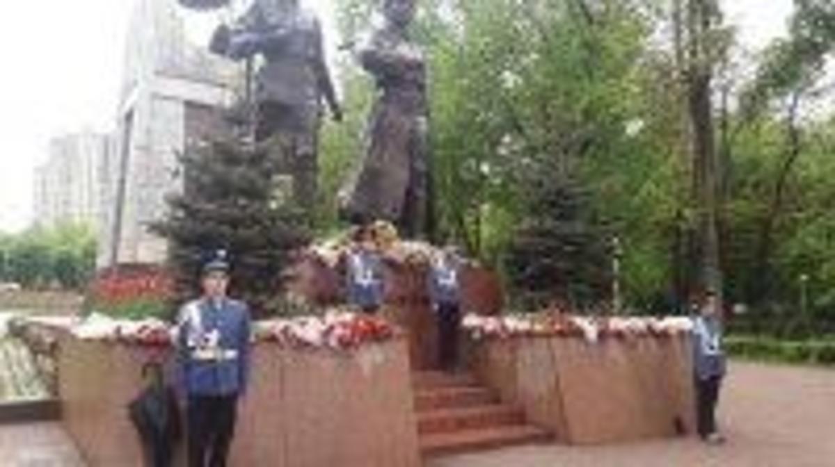 Поздравляем всех с наступающим Днем Победы и с 25-летием Вооруженных Сил Республики Казахстан!!!