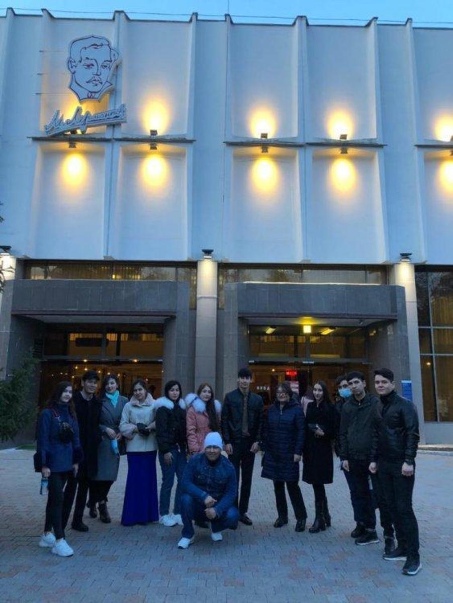 Посещение студентами из Туркменистана театра русской драмы