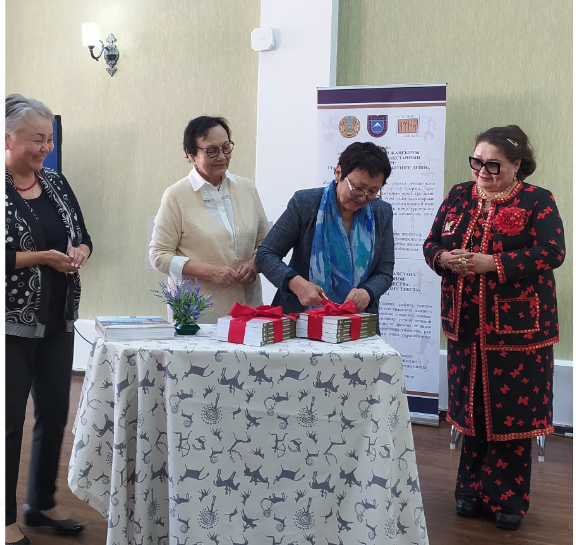 Круглый стол на тему «Системная типология языков:   лингвистические концепции тюркологов и славистов» в КазНУ