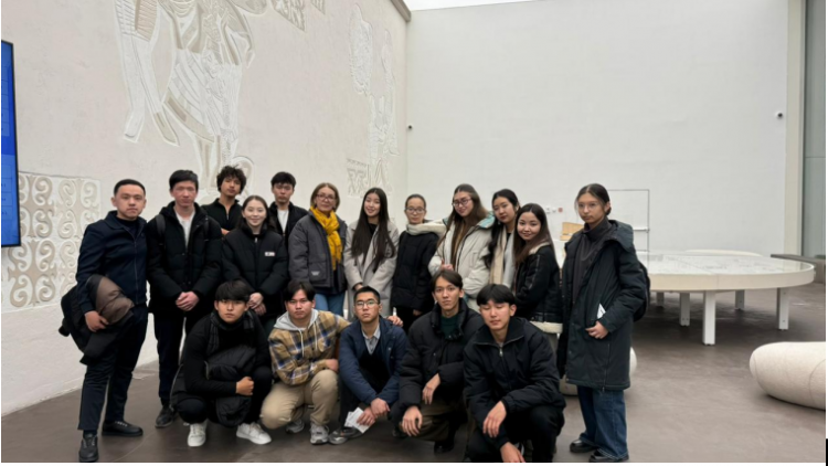 Студенты КазНУ имени аль Фараби  в центресовременной культуры "Целинный "